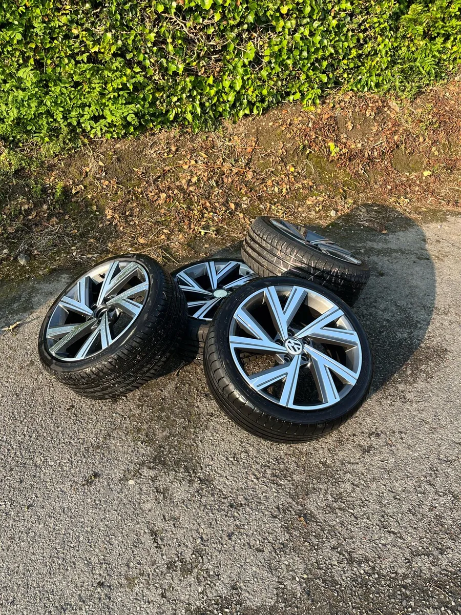 VW 18 inch alloy wheels - Image 2