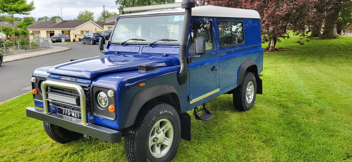 Land rover defender 110 vintage - Image 1