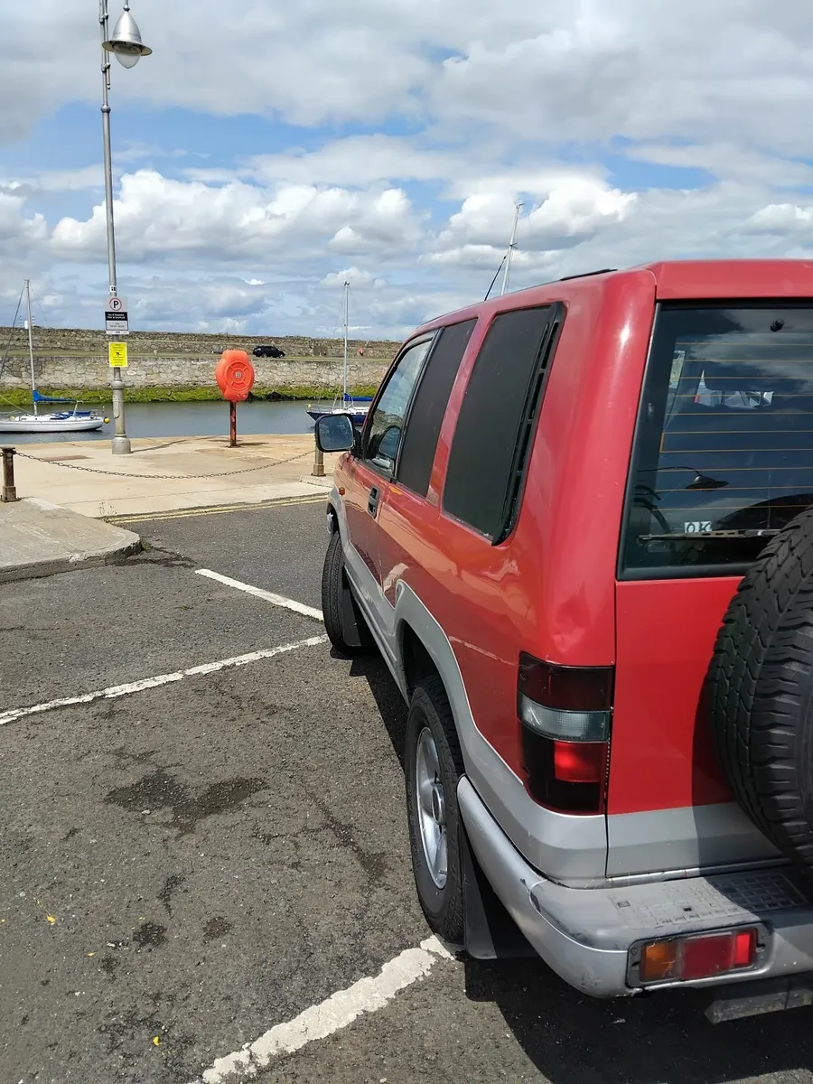 Isuzu Trooper 1998 - Image 2