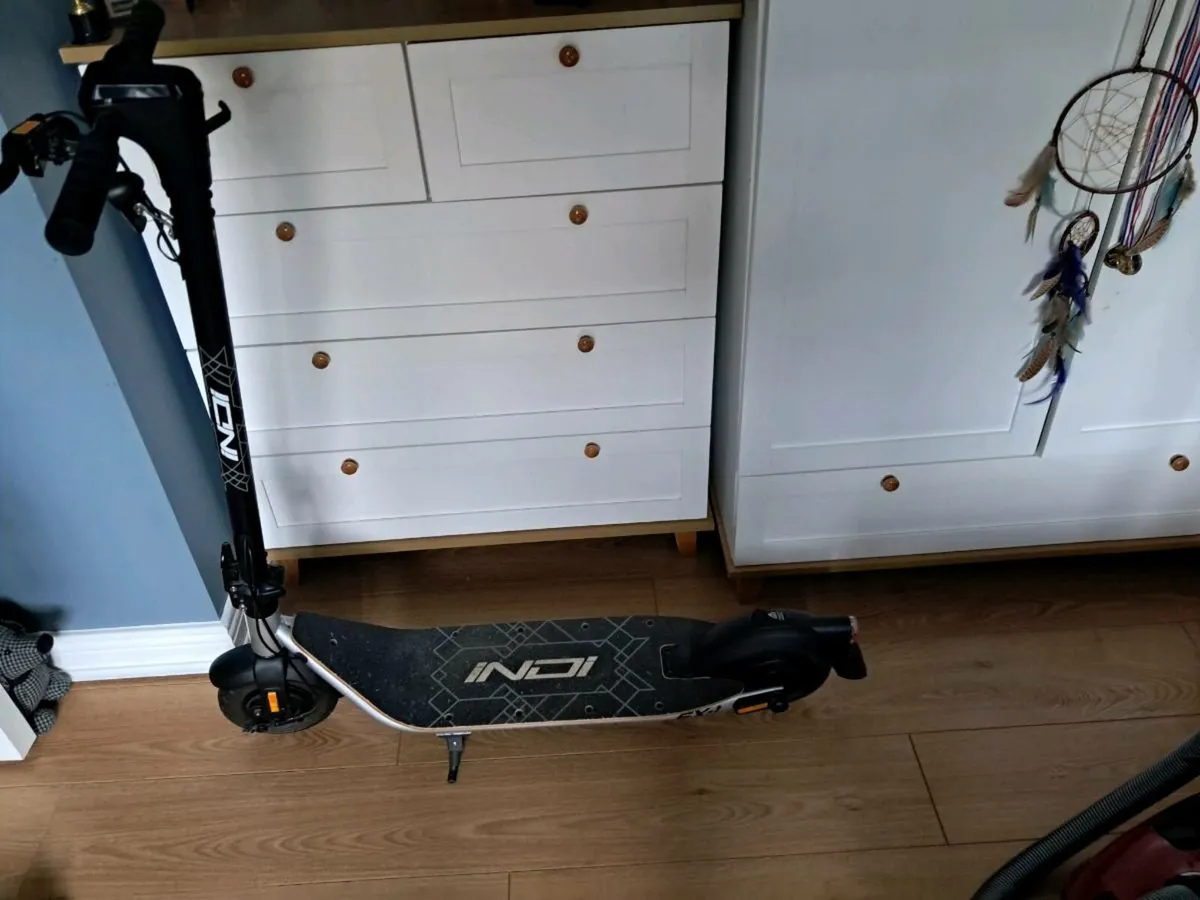 Indi EX1 Electric Scooter Black - Image 1