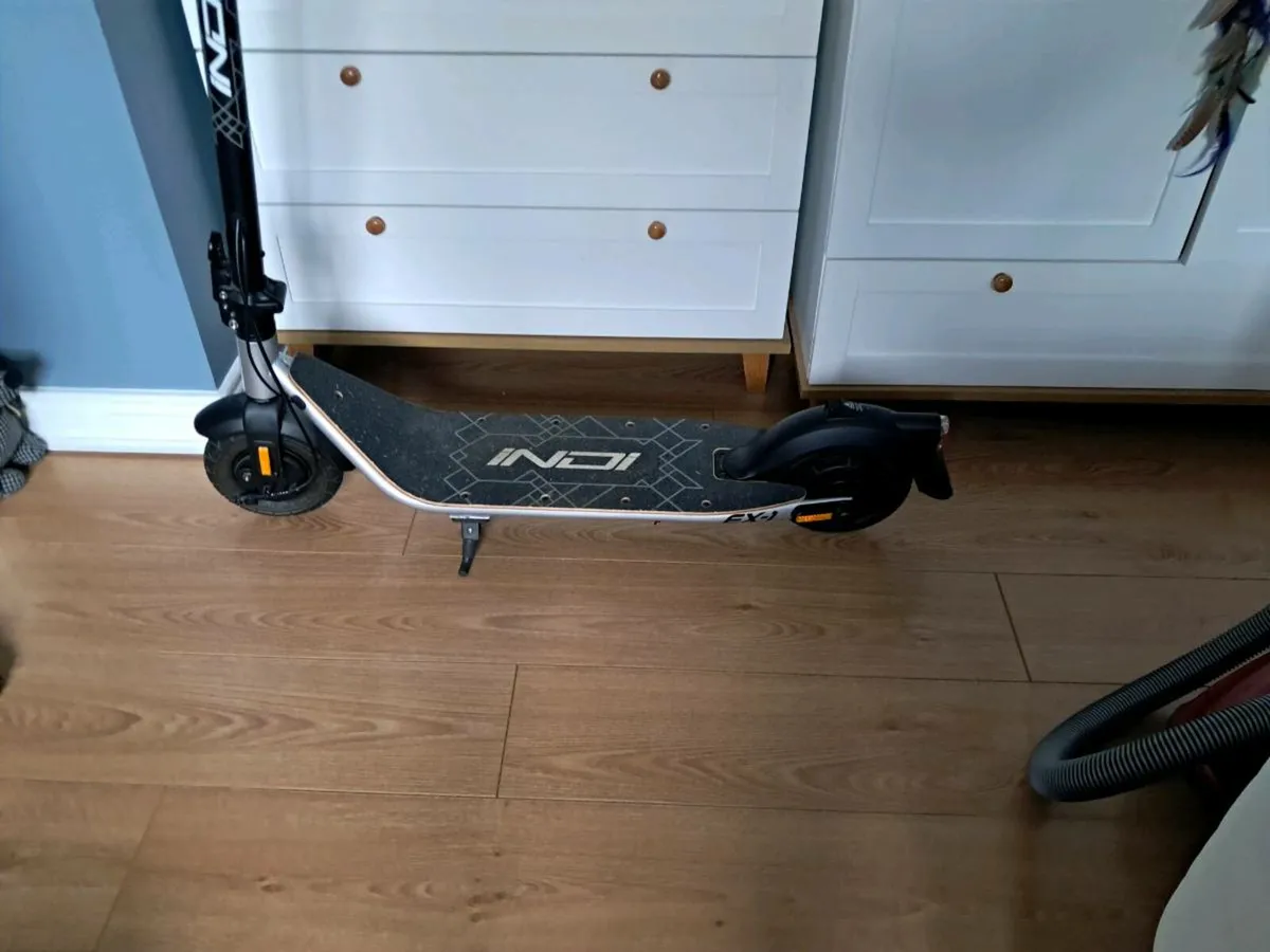 Indi EX1 Electric Scooter Black - Image 2