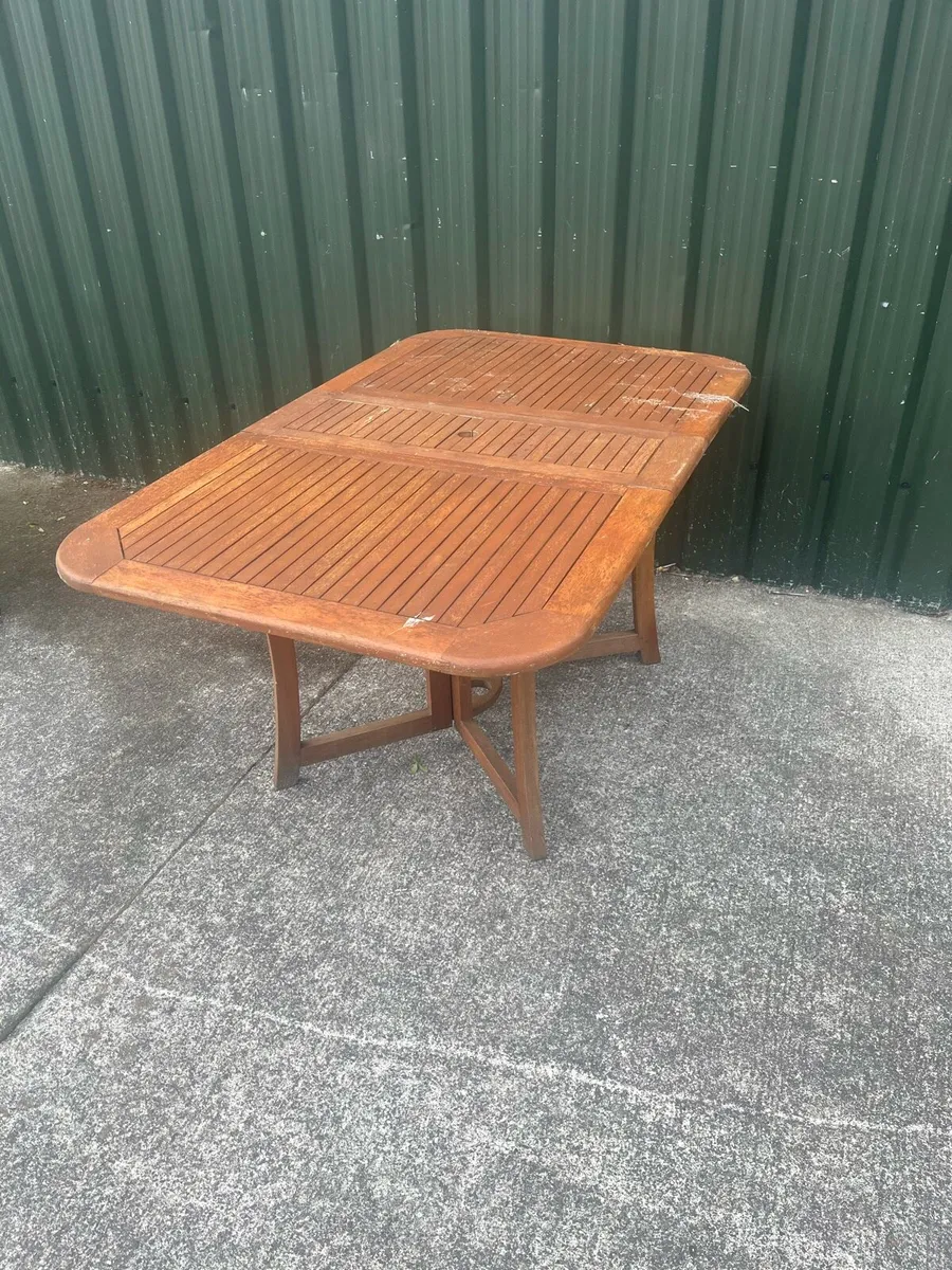 Garden table - Image 1