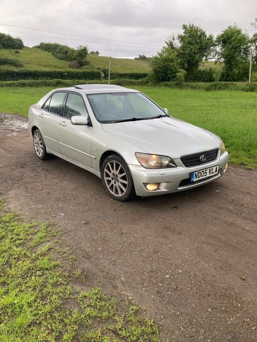 Lexus IS 200 - Image 1