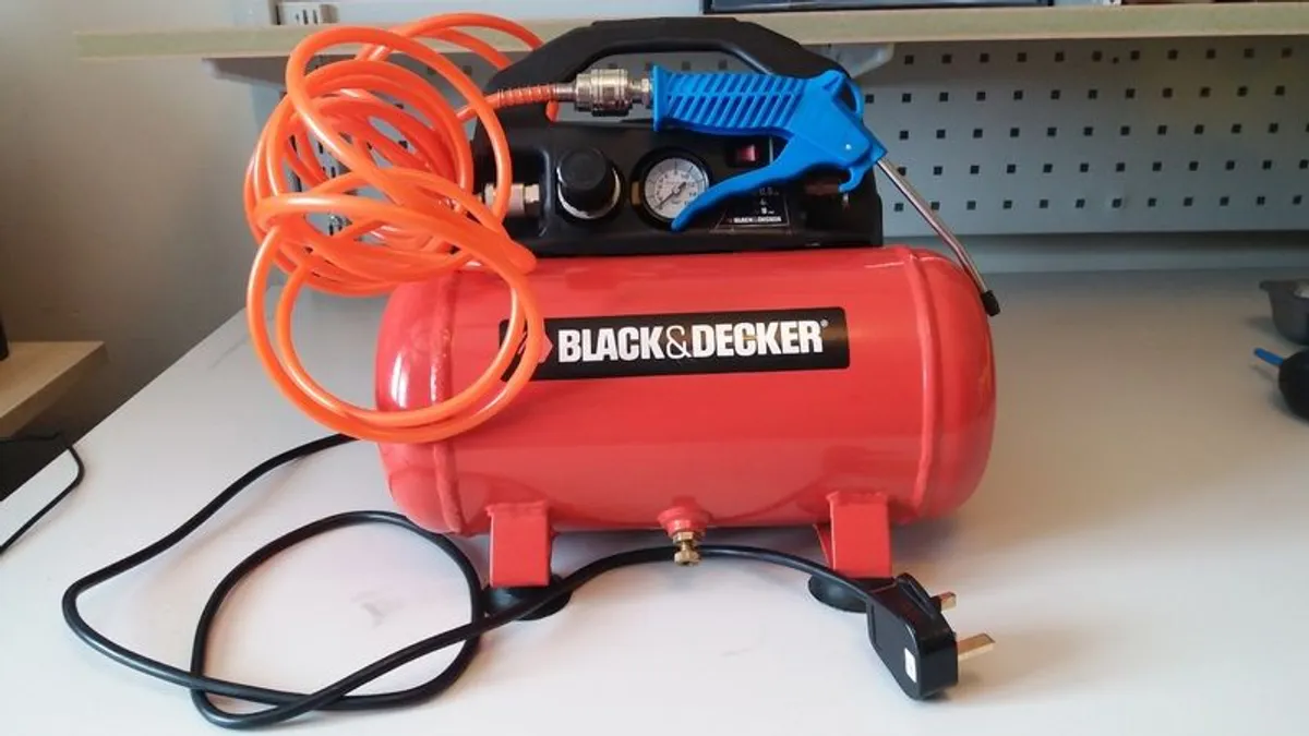 Mini oilless  compressor Black& Decker 6L, 8 Bar - Image 1