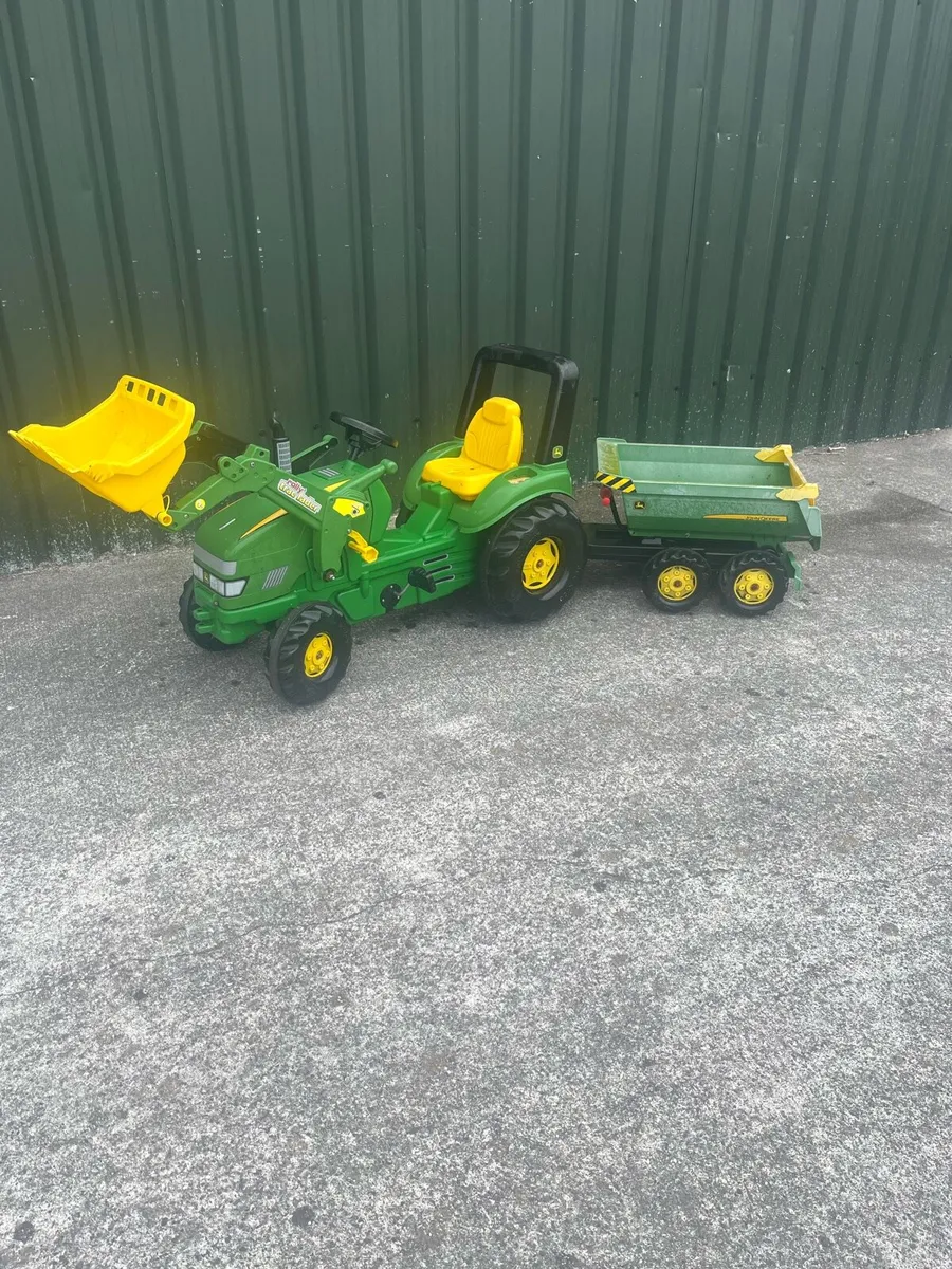 John Deere tractor and trailer - Image 1