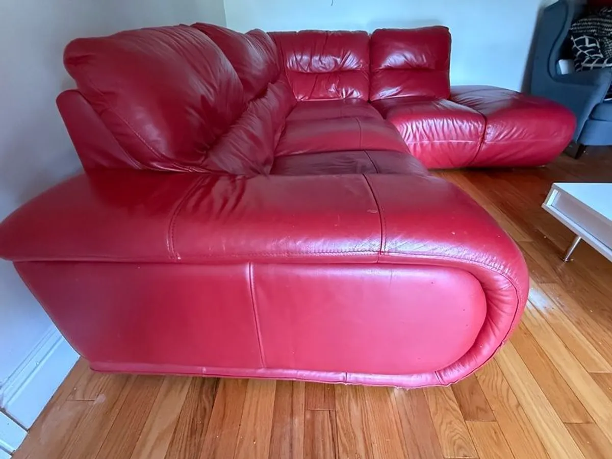 Leather corner suite and armchair - great condition - Image 2