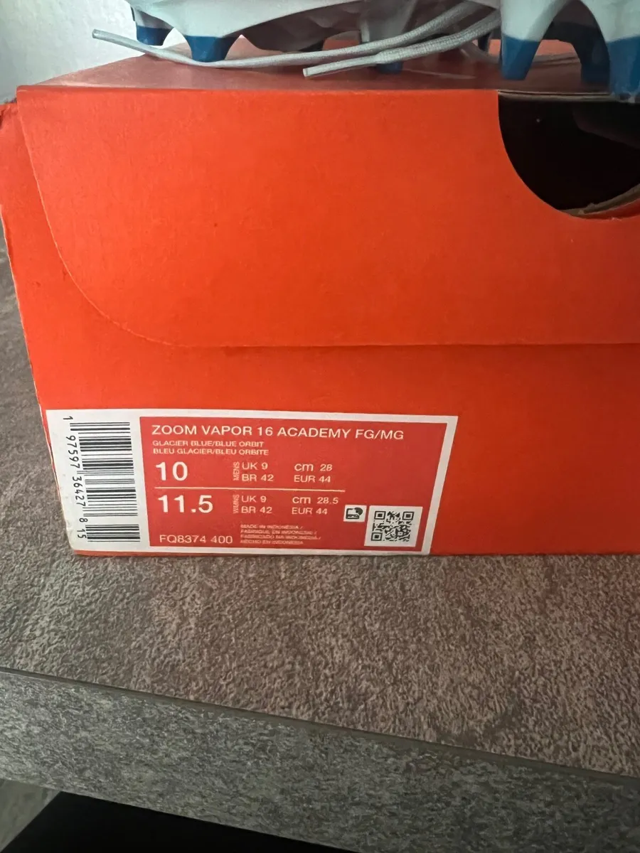 Football boots - Image 1