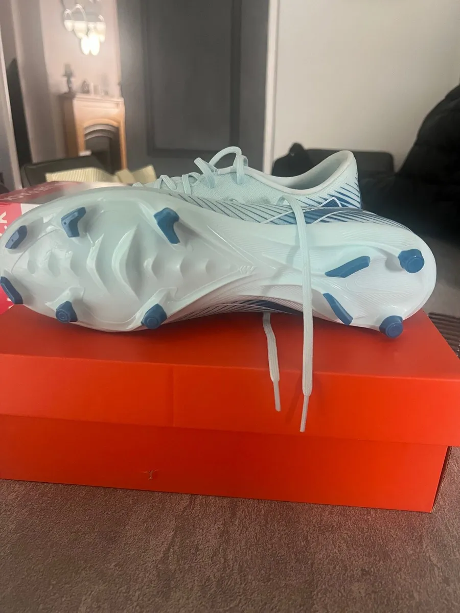 Football boots - Image 2