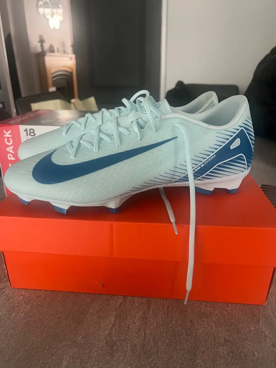 Football boots - Image 4