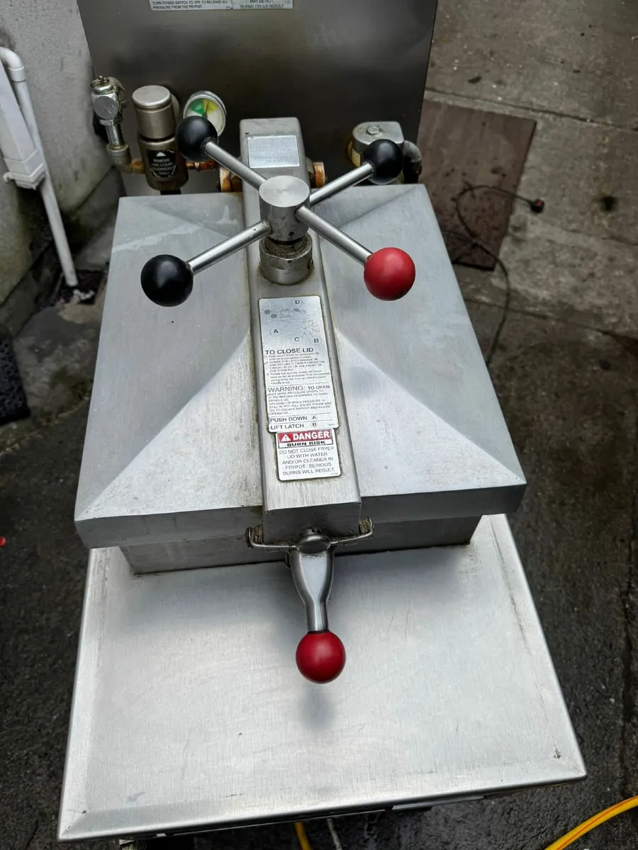 Chicken machine henny penny, coffe machine and 2 m - Image 1