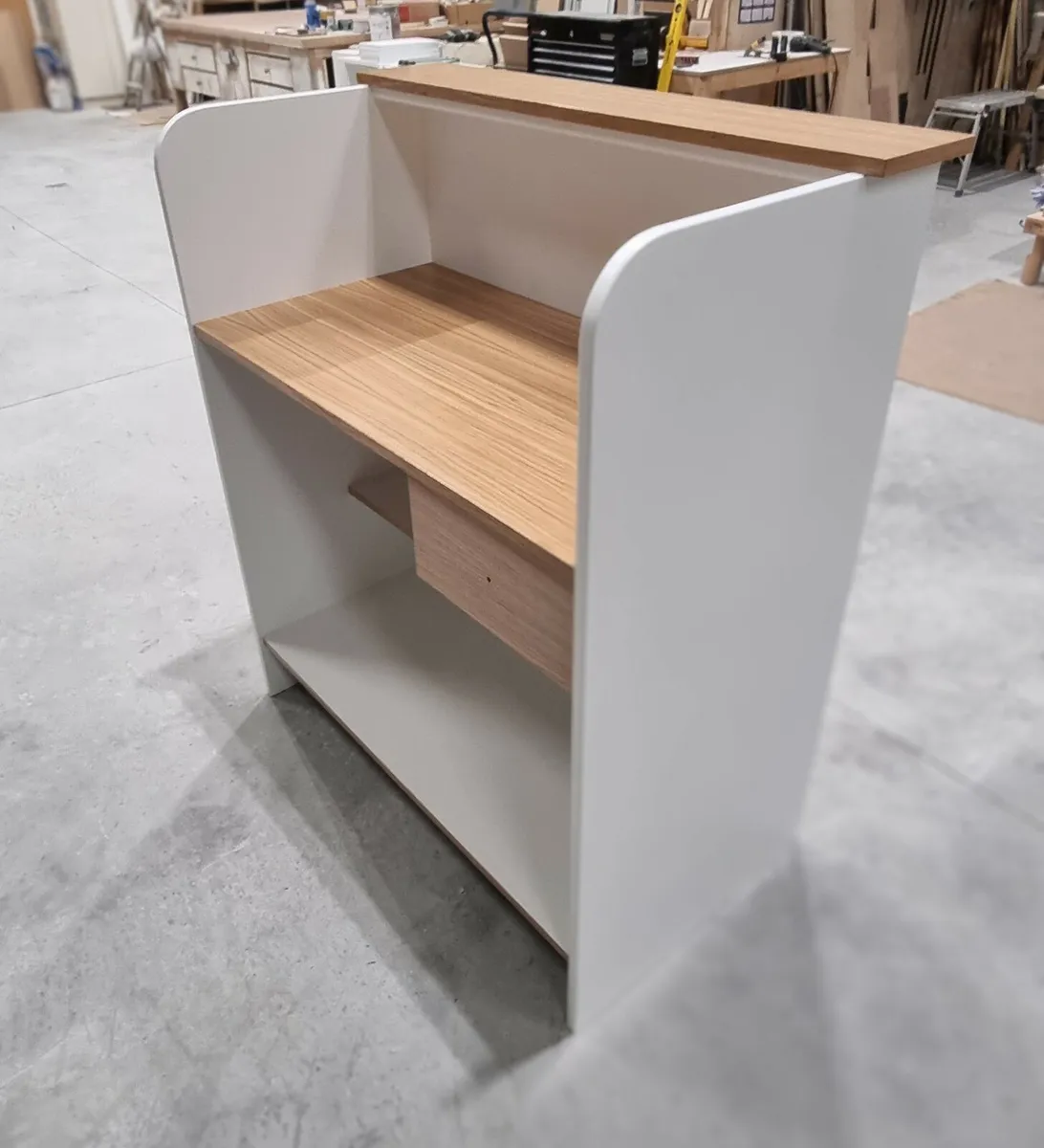 Reception desk - Image 2
