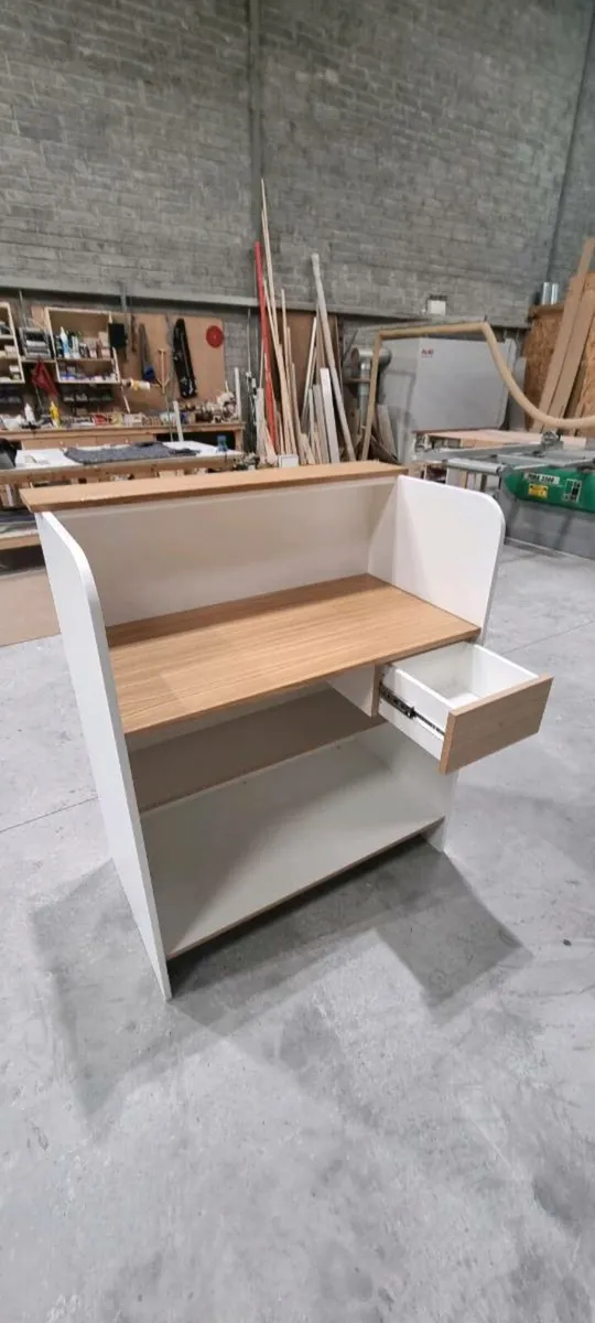 Reception desk - Image 3