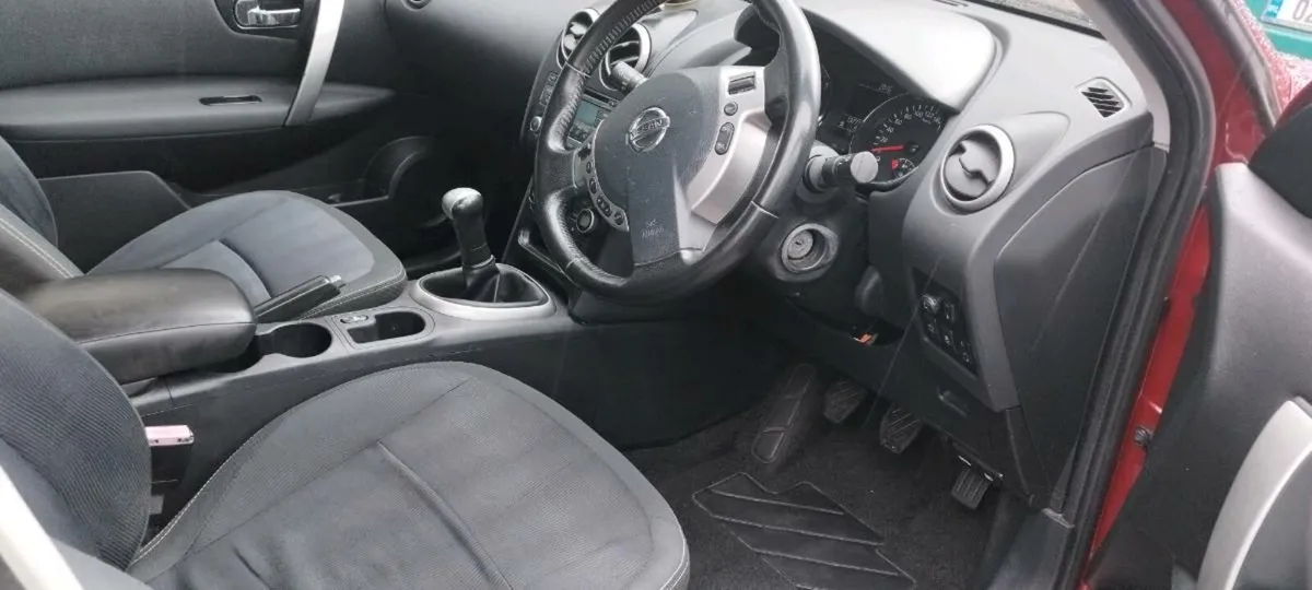 Low mileage petrol nissan-qashqai - Image 3