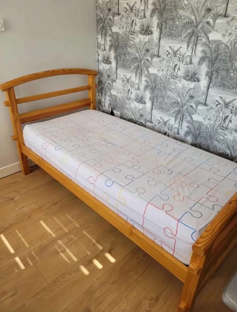 Single bed - Image 1