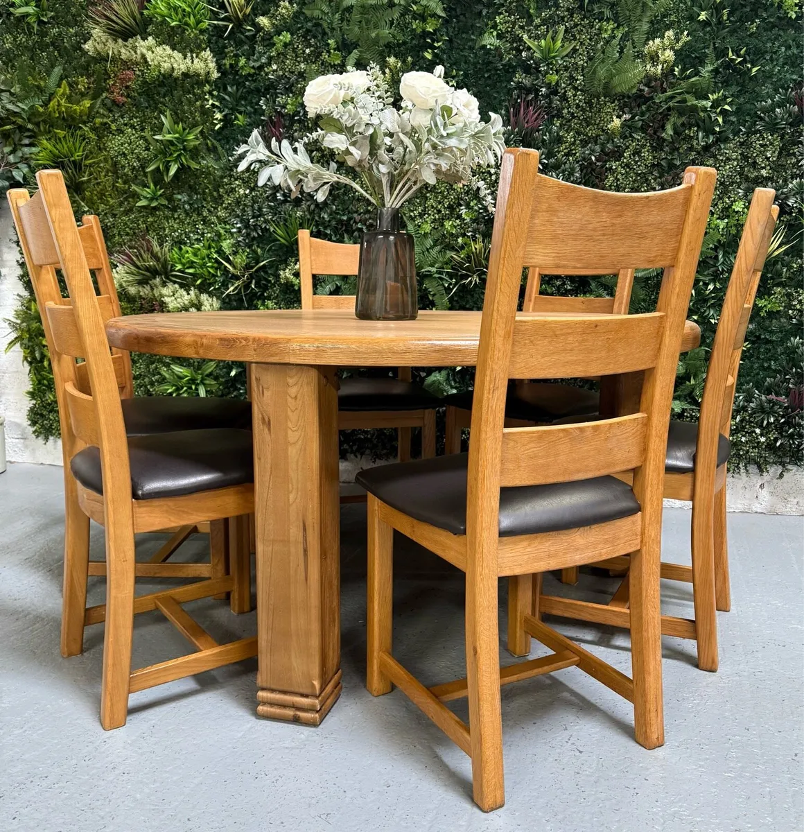 Oak kitchen table & 6 chairs - Image 2