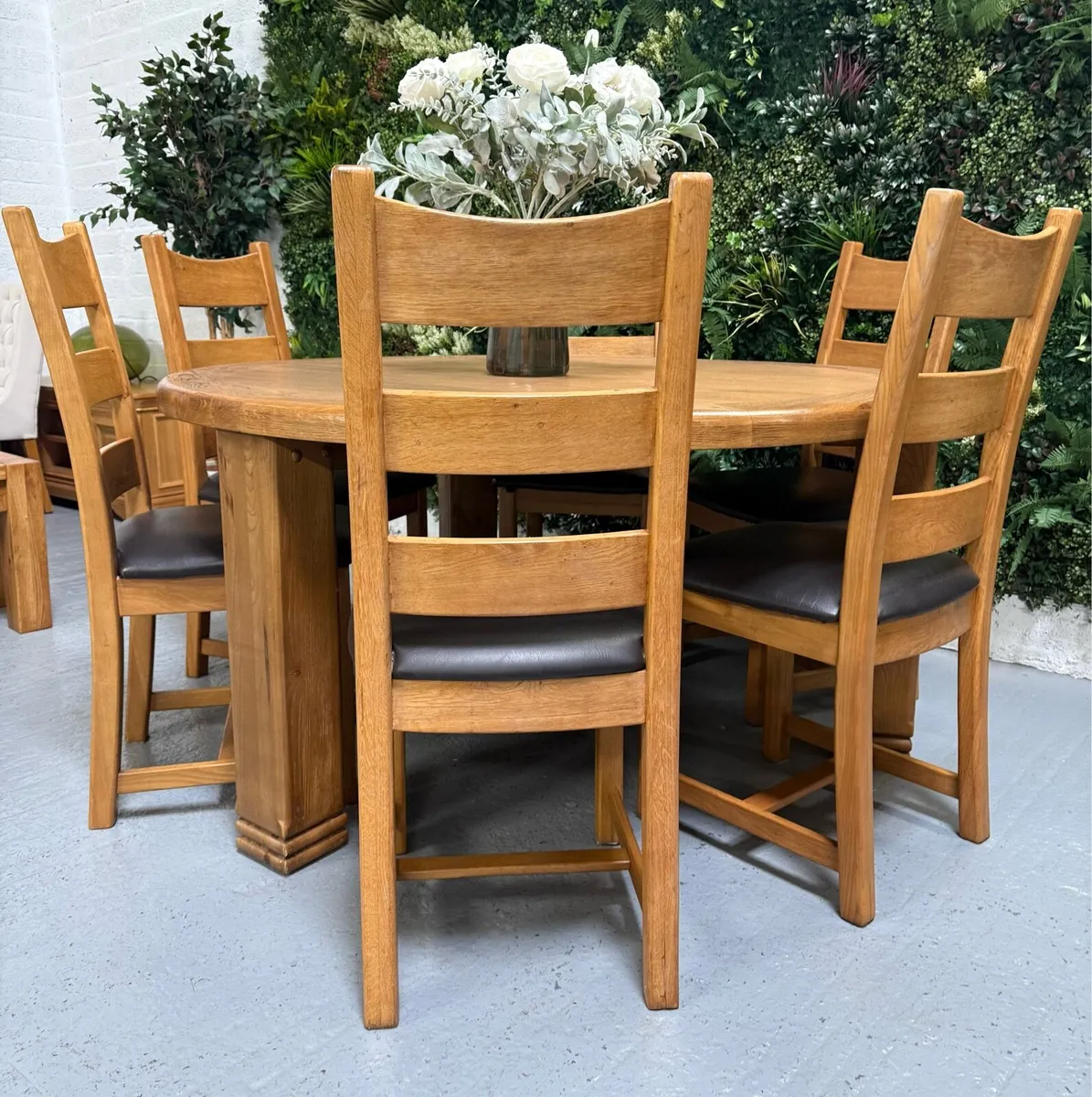 Oak kitchen table & 6 chairs - Image 3