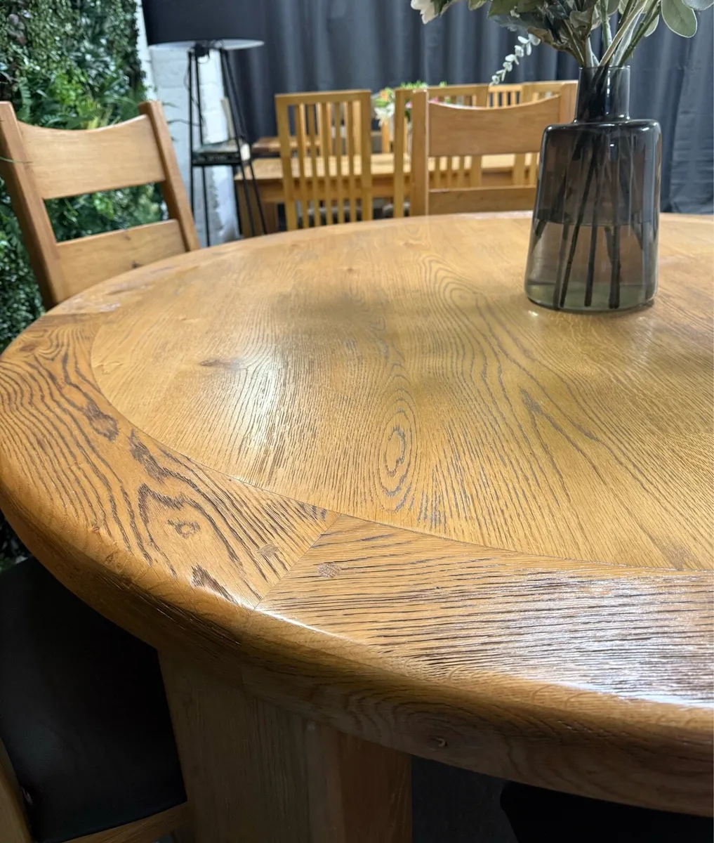 Oak kitchen table & 6 chairs - Image 4