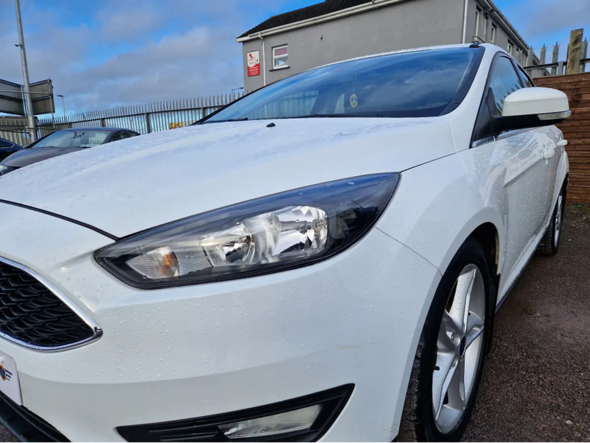 Ford Focus ZETEC 1.6 TDCI 95PS 4DR - Image 4