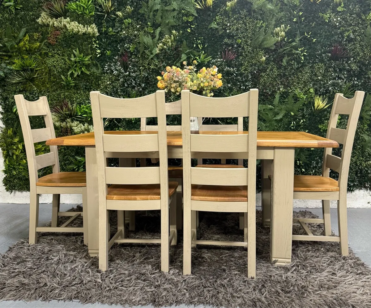 Extending oak kitchen table & 6 chairs - Image 1