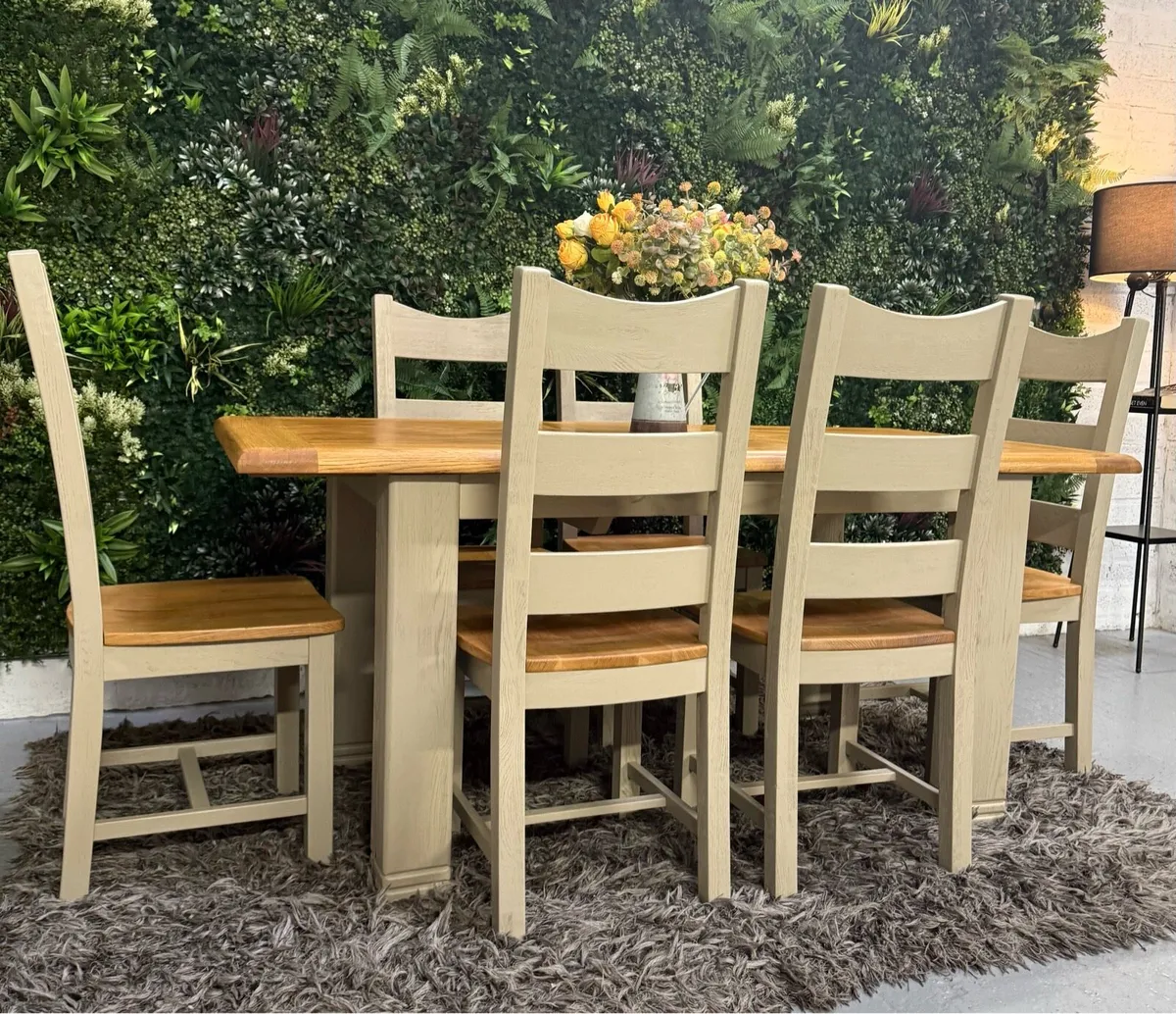 Extending oak kitchen table & 6 chairs - Image 2