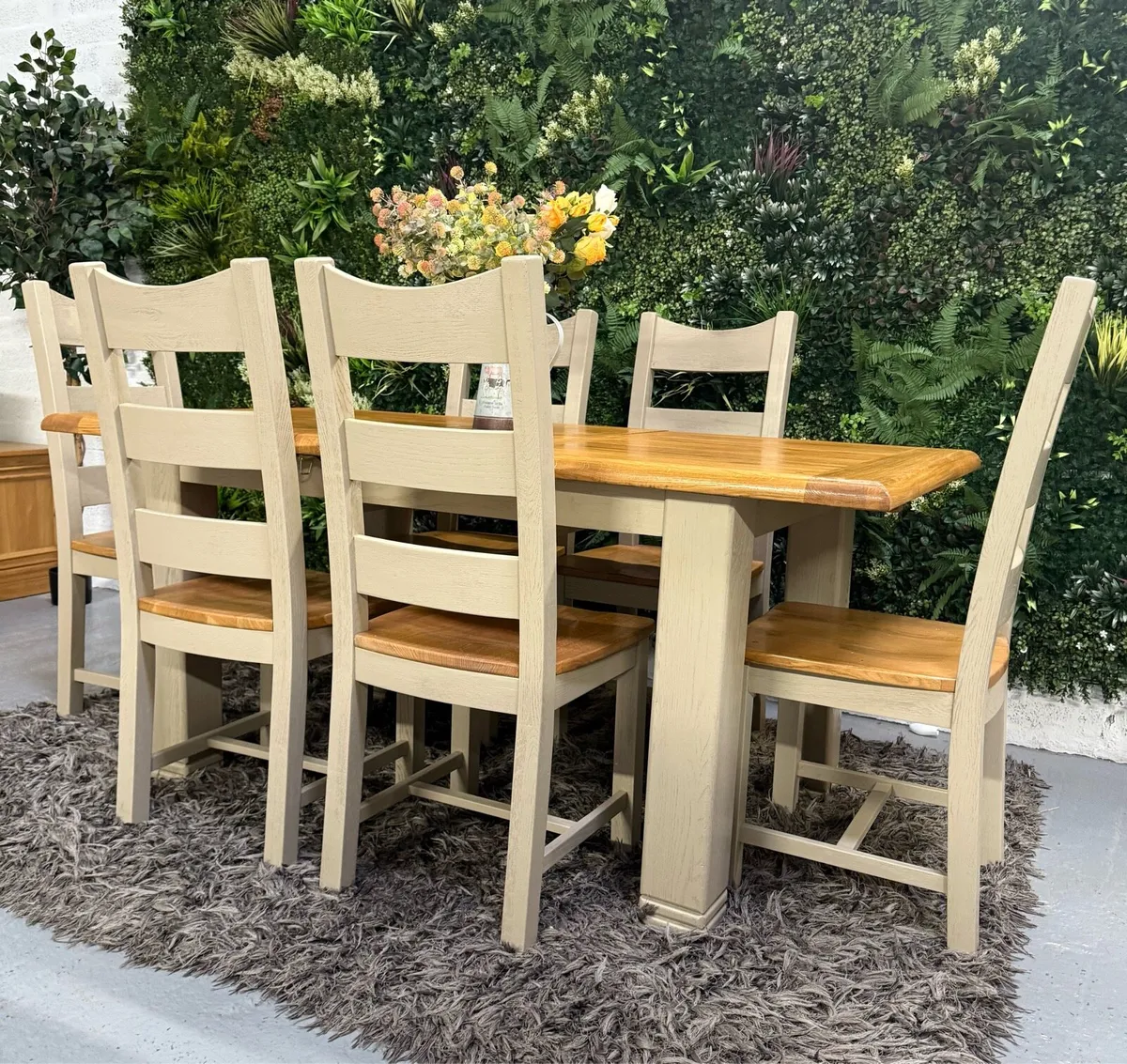 Extending oak kitchen table & 6 chairs - Image 3