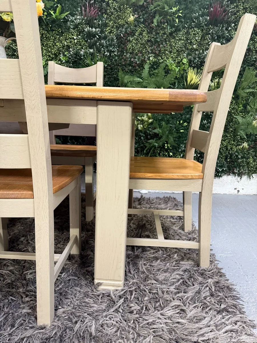 Extending oak kitchen table & 6 chairs - Image 4