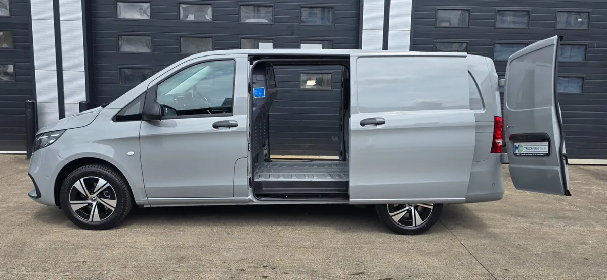 Vito Select 119L Auto - Alpine Grey - Image 4