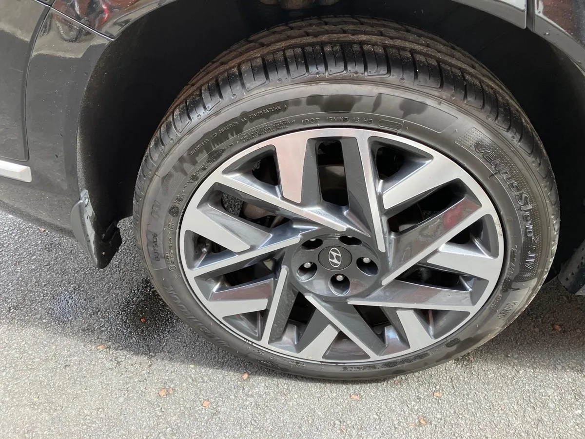 Hyundai Santa Fe 2022 - Image 2