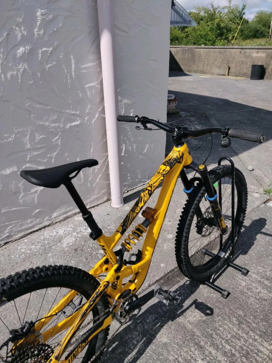 YT Capra Enduro Mountainbike - Image 3