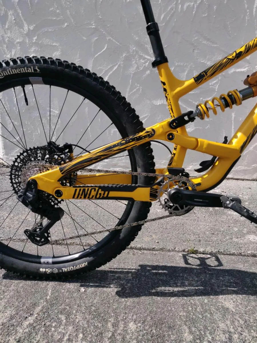 YT Capra Enduro Mountainbike - Image 4