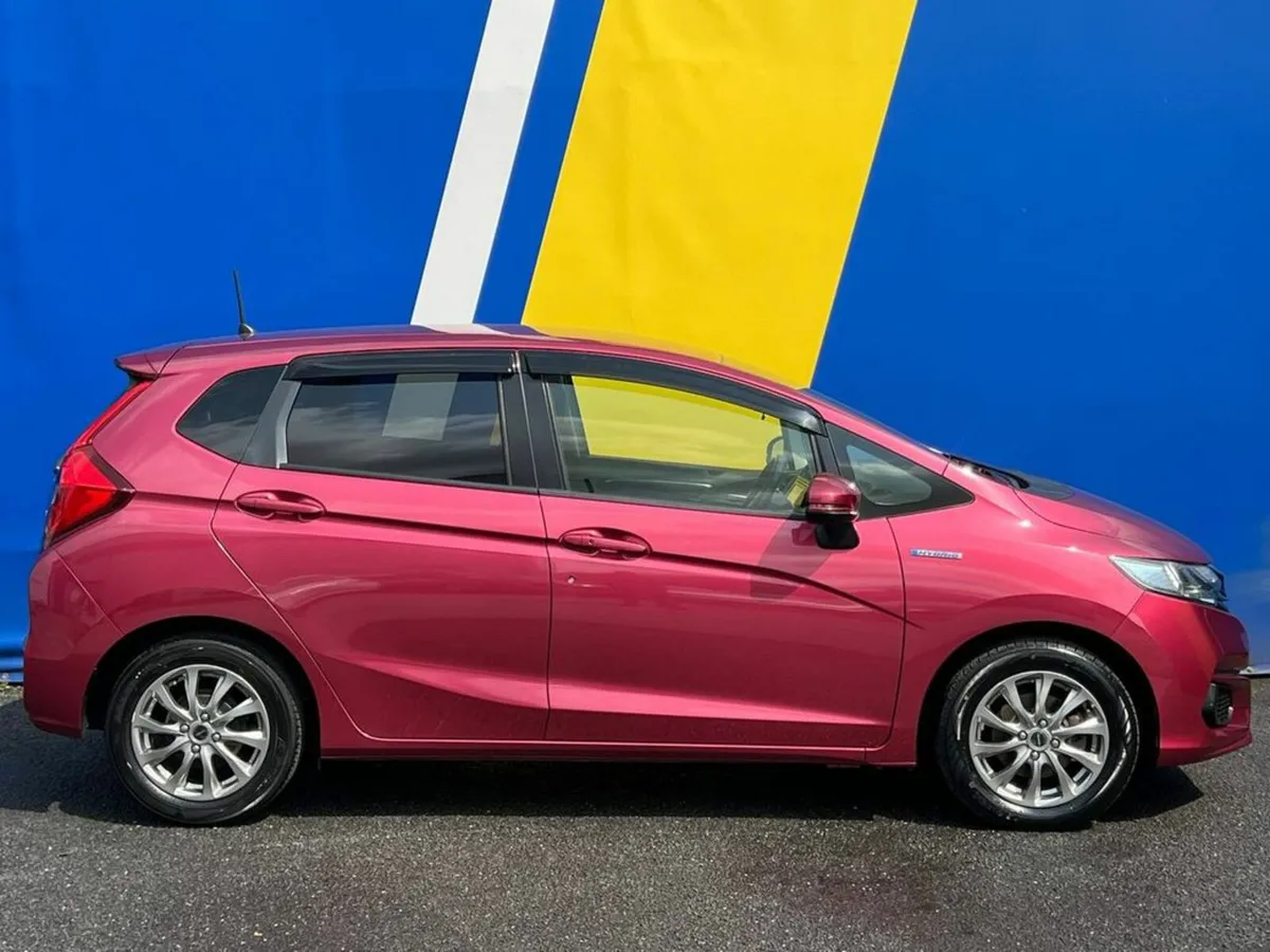 Honda Fit 1.5 HYBRID F-PACKAGE AUTO // ADAPTIVE CR - Image 2