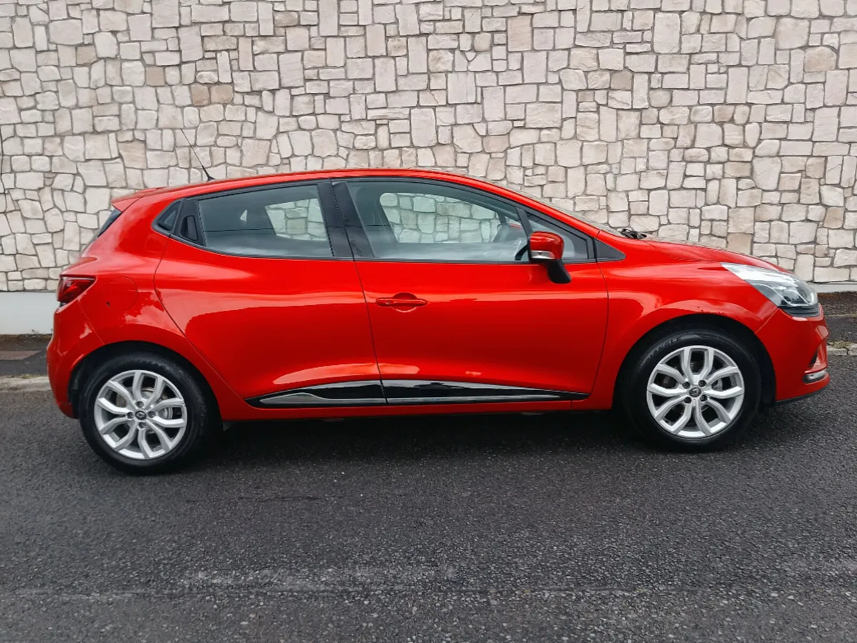 Renault Clio IV Dynamique NAV TCE 90 M 4DR - Image 2