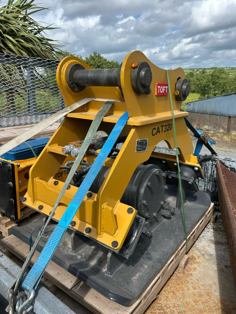 New Toft cat 320 whacker plate for 20-30t digger - Image 1