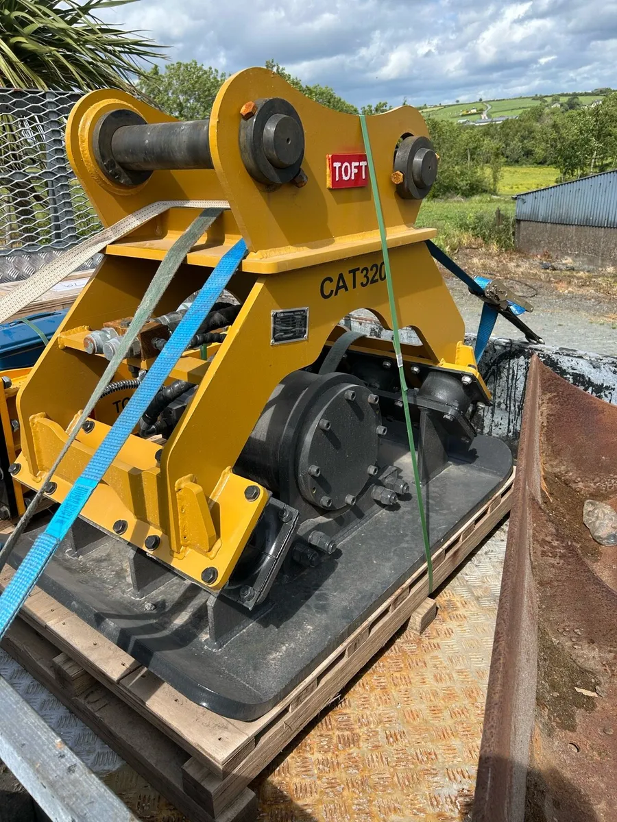 New Toft cat 320 whacker plate for 20-30t digger - Image 2