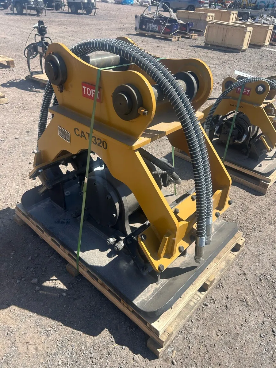 New Toft cat 320 whacker plate for 20-30t digger - Image 4