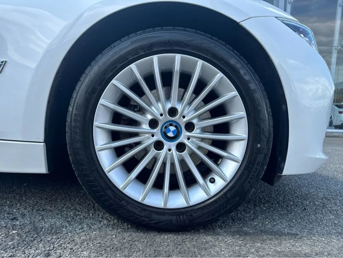 BMW 3 Series 2.0l Petrol Plug-in Hybrid - Image 4