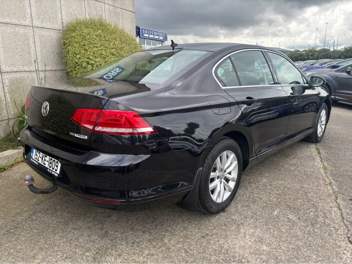 Volkswagen Passat Saloon Comfortline Automatic 1. - Image 4