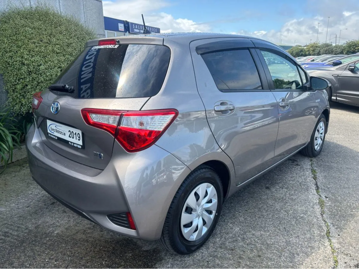 Toyota Vitz Yaris Hybrid Automatic 1.5 Petrol - Image 3