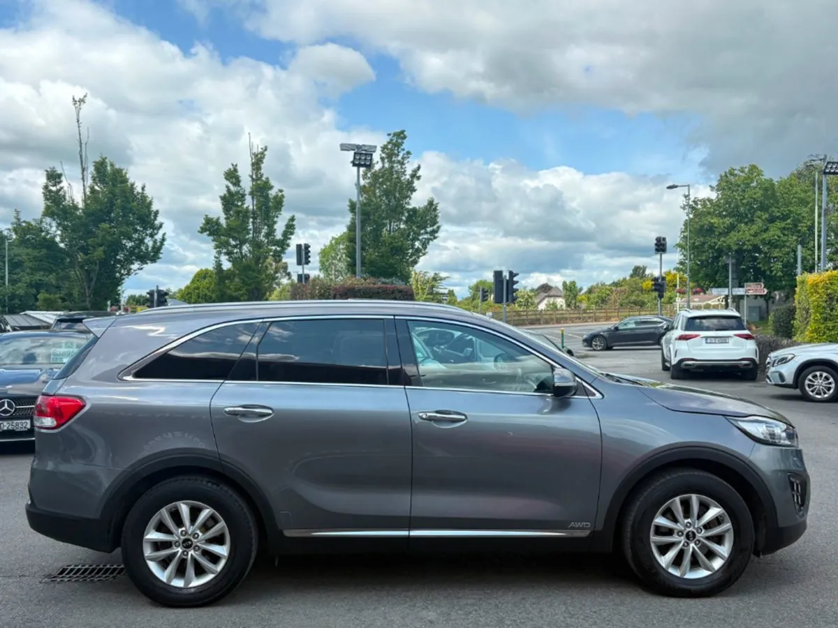Kia Sorento Platinum AWD (7 Seats) 2.2 Diesel - Image 4