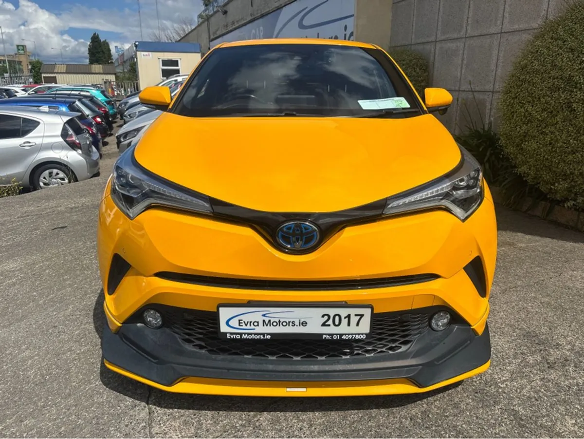 Toyota C-HR SOL TRD Sportivo Hybrid Automatic 1.8 - Image 2