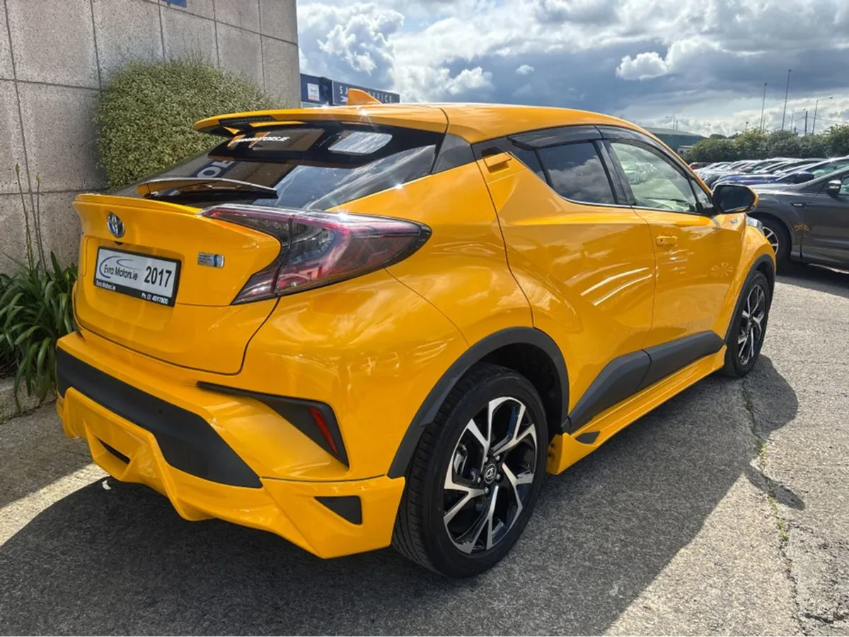 Toyota C-HR SOL TRD Sportivo Hybrid Automatic 1.8 - Image 4