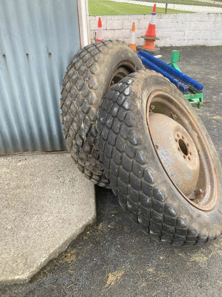 MF 35 tractor - Image 3