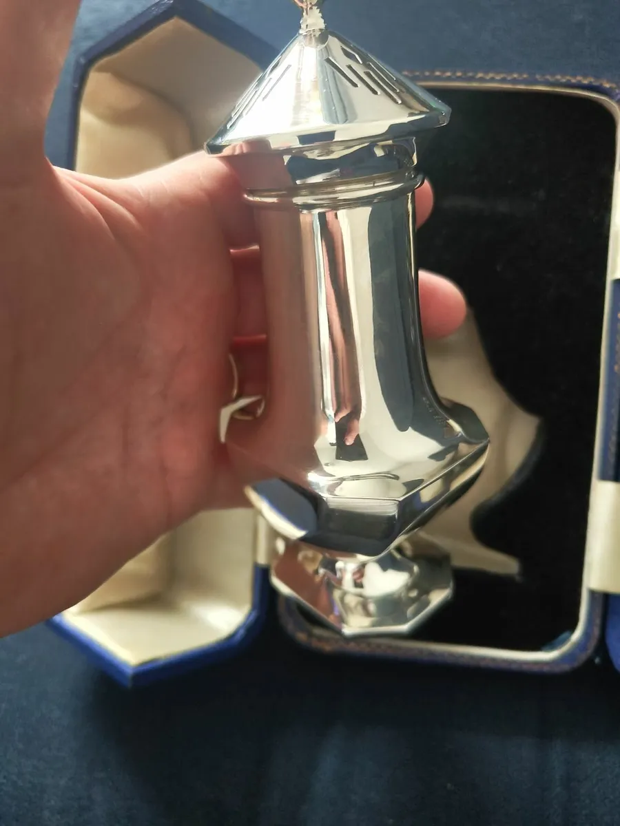 Art deco 1914  sterling silver Sugar Shaker - Image 3