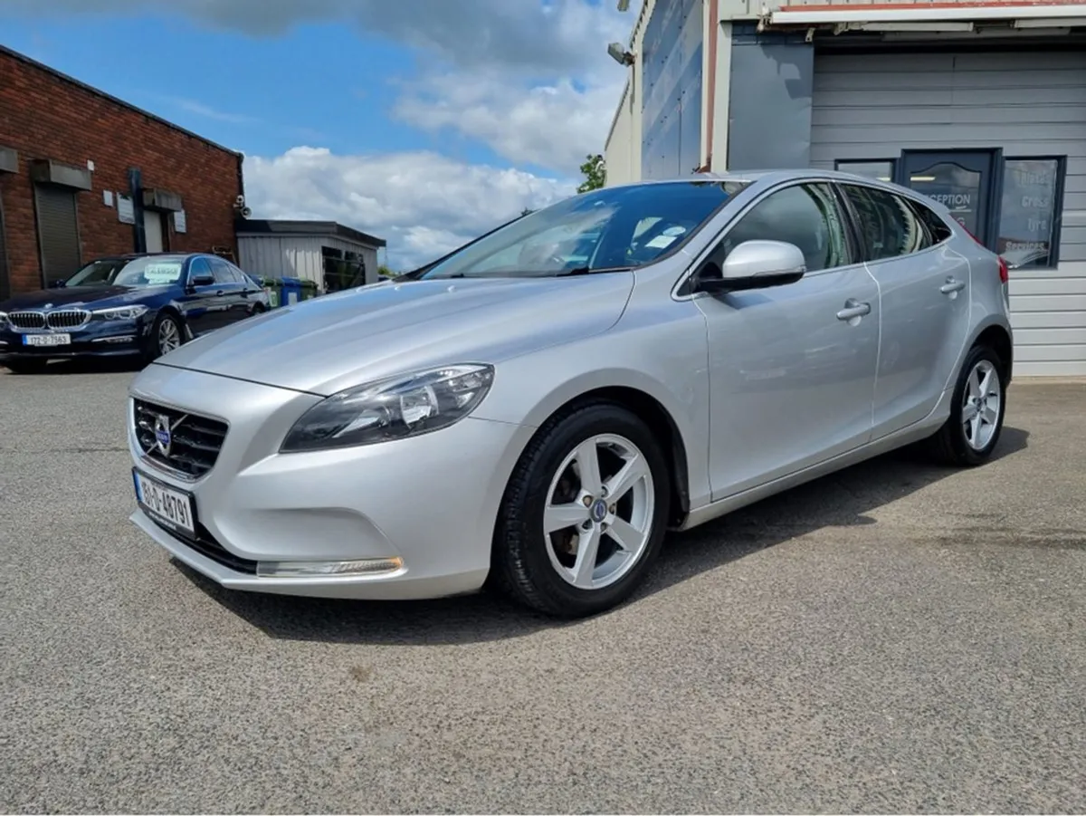 Volvo V40 1.6 D2 SE NAV 115BHP 5DR 40 Series - Image 1
