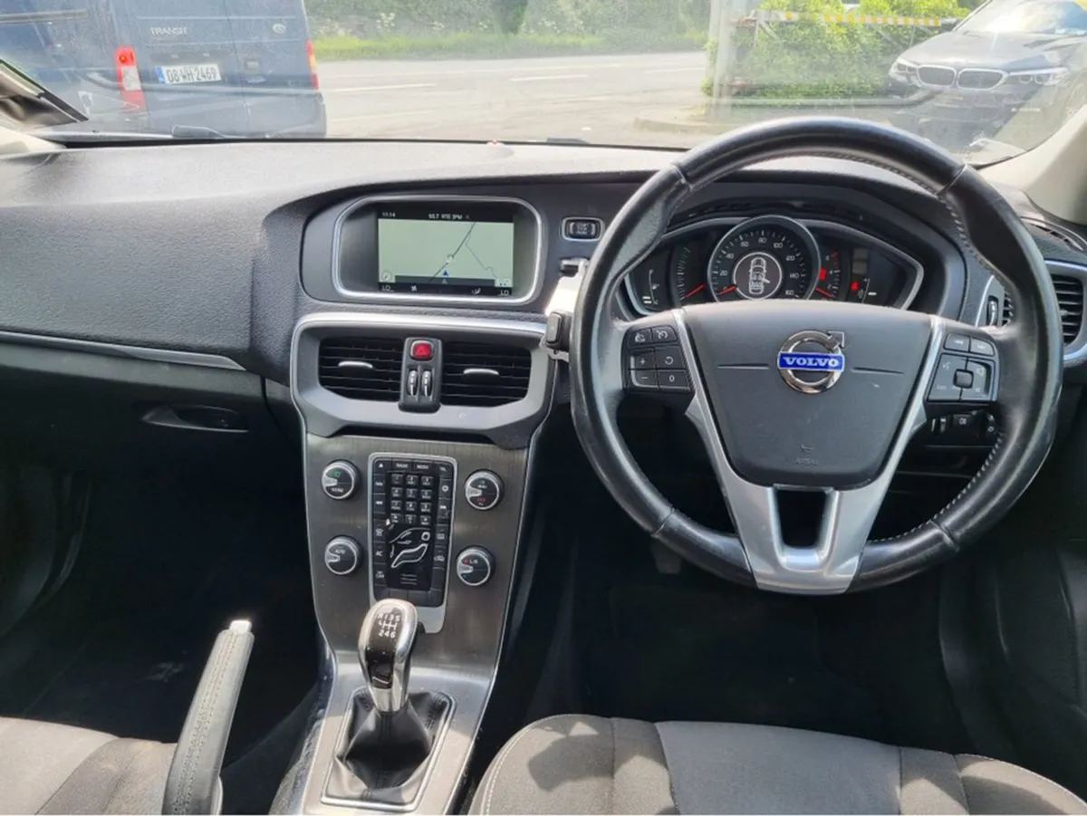 Volvo V40 1.6 D2 SE NAV 115BHP 5DR 40 Series - Image 2