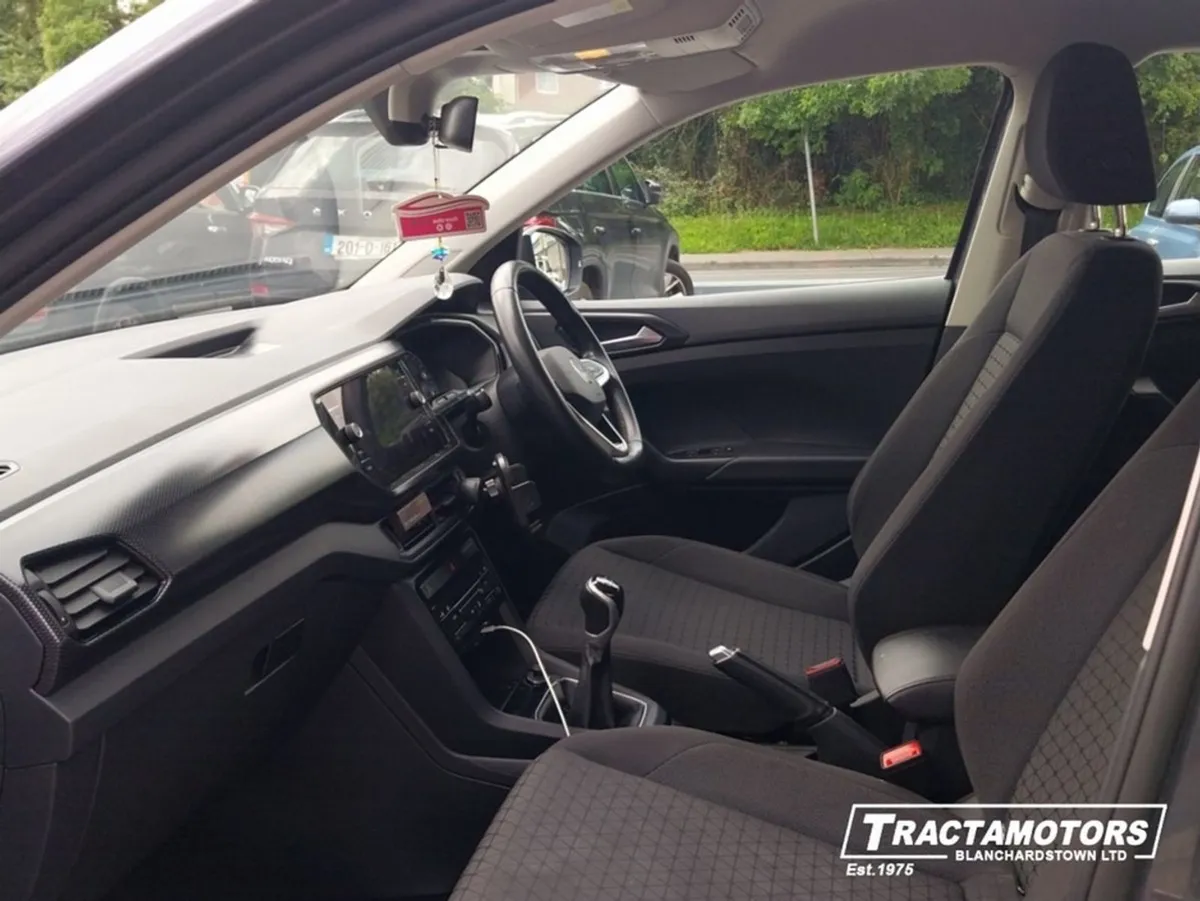 Volkswagen T-Cross Life 1.0 TSI Manual 5speed 95b - Image 4