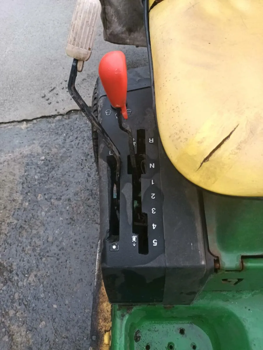 John Deer much Ride mower - Image 3