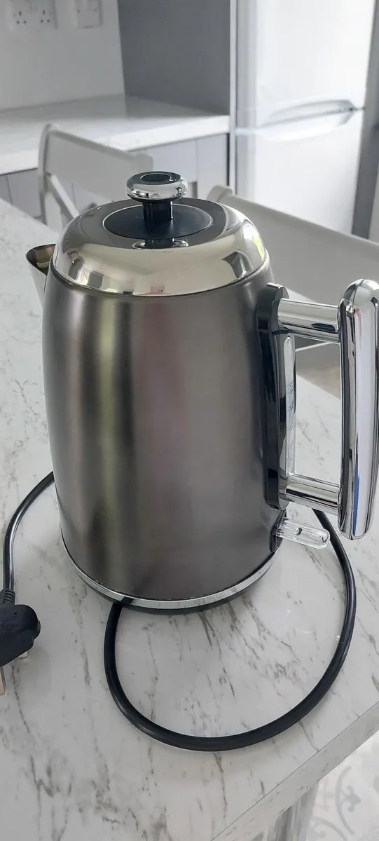 A kettle - Image 1
