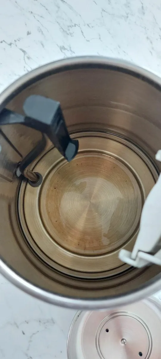 A kettle - Image 2