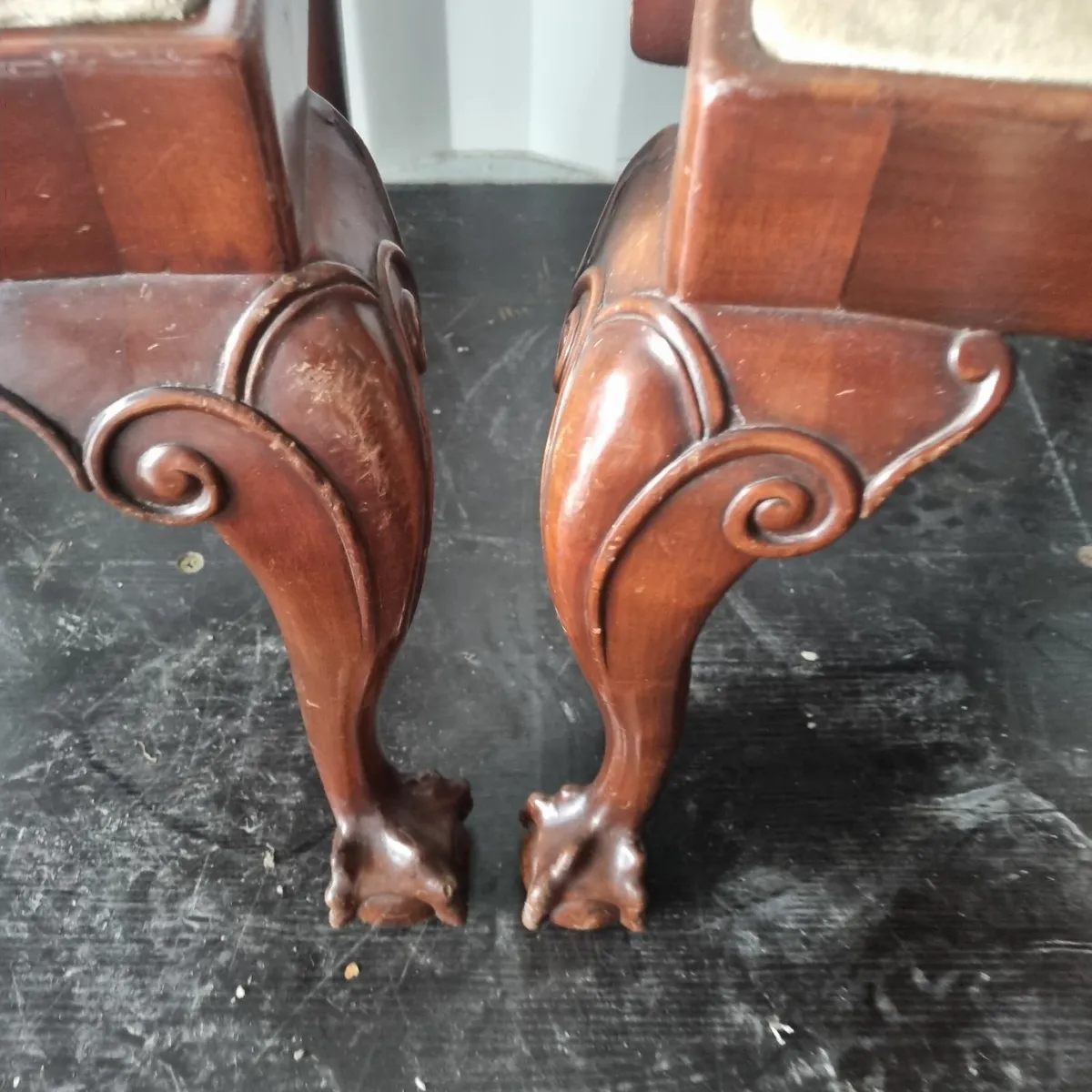antique walnut dining table & eight chairs - Image 4